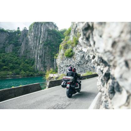 Geantă Moto Topcase GIVI V58N Maxia 5 Monokey 58L · Gri / Negru / Roșu  - 6