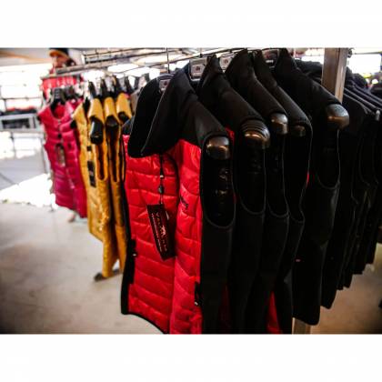 Vestă Puf Damă STRINDBERG 5155 · Roșu / Negru  - 4